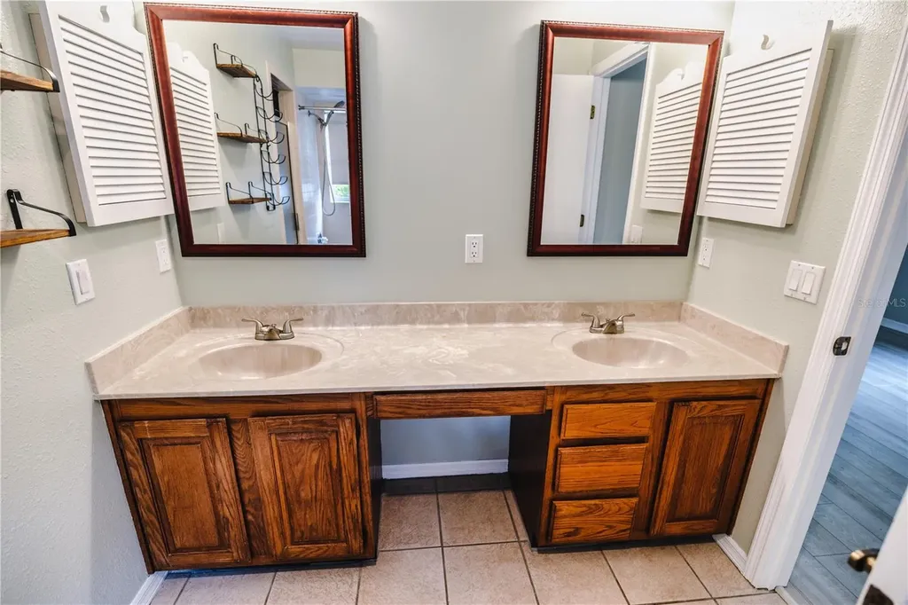 2119 Shady Oaks Drive Valrico FL 33594