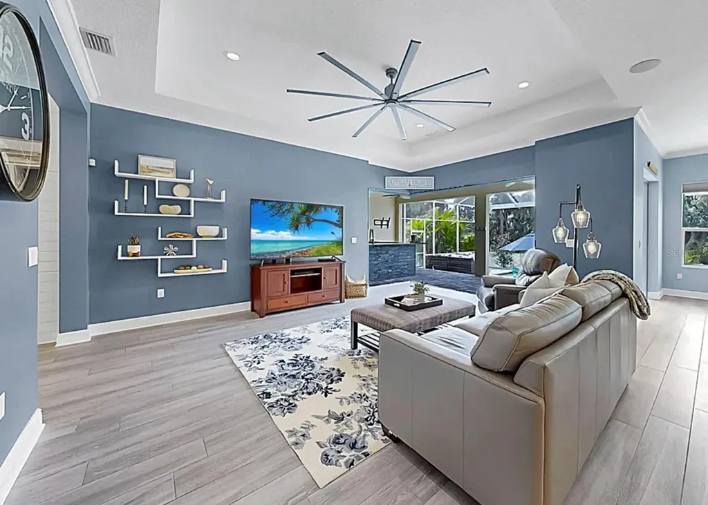 708 Manns Harbor Drive Apollo Beach FL 33572