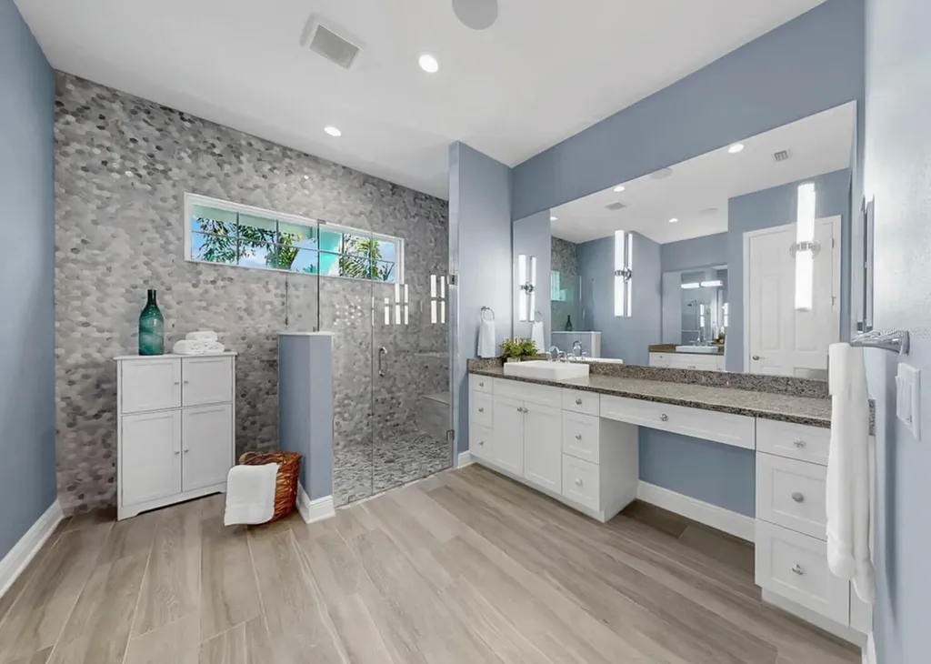 708 Manns Harbor Drive Apollo Beach FL 33572
