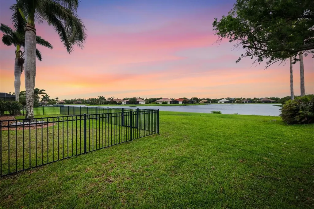 522 Country Meadows Way Bradenton FL 34212