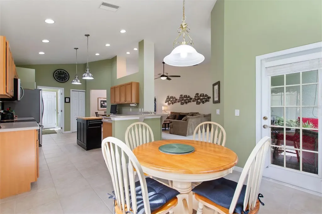 612 Vista Oaks Way Davenport FL 33837