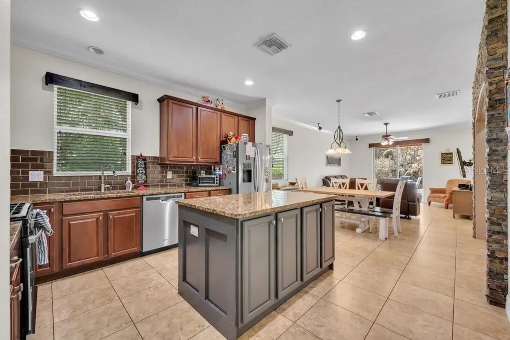 15721 Oakleaf Run Drive Lithia FL 33547