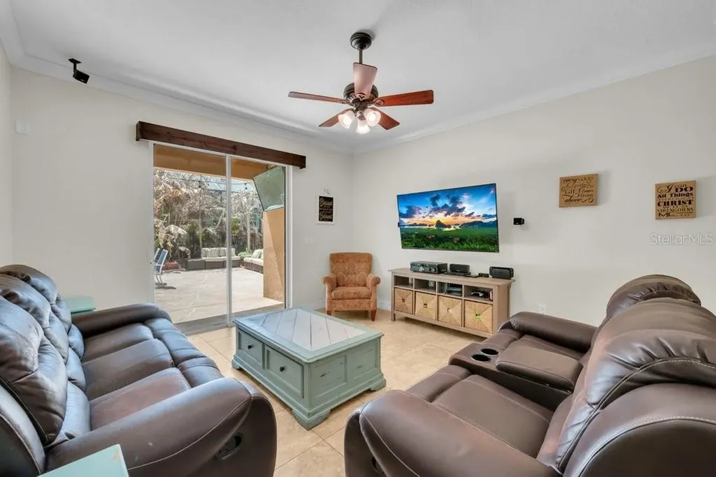 15721 Oakleaf Run Drive Lithia FL 33547
