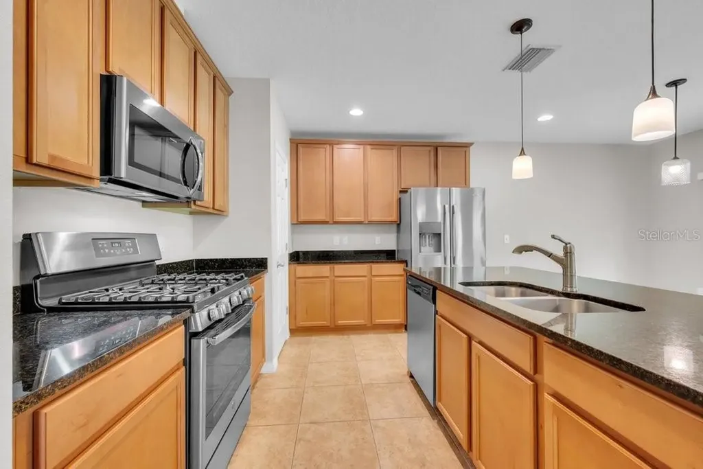 5204 Bannister Park Lane Lithia FL 33547