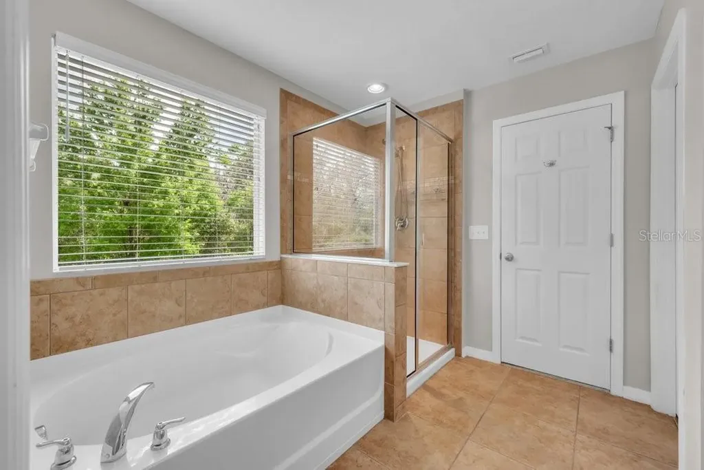 5204 Bannister Park Lane Lithia FL 33547