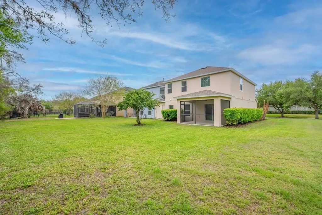 5204 Bannister Park Lane Lithia FL 33547
