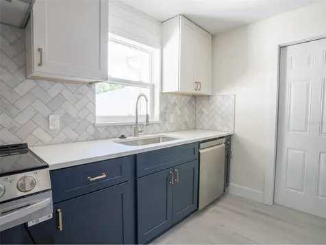 300 84th Avenue NE St Petersburg FL 33702