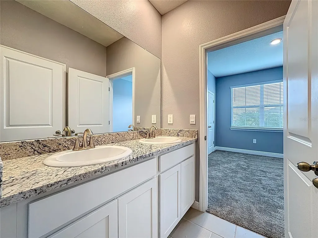 17535 Cantarina Cove Lakewood Ranch FL 34211