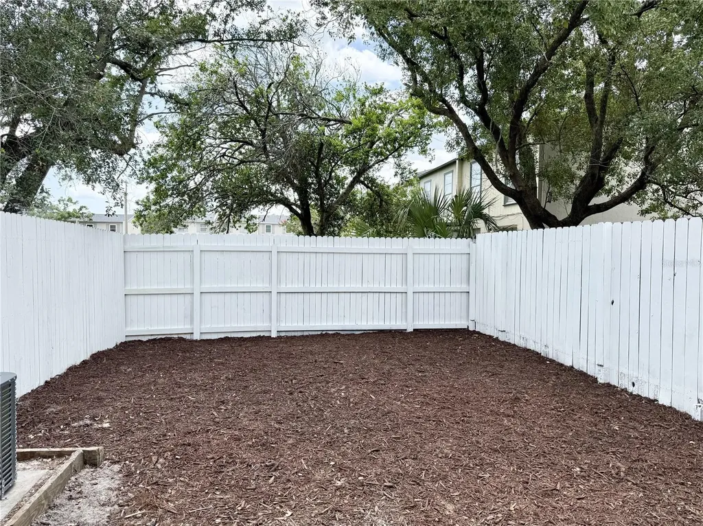 5229 Tennis Court Circle Tampa FL 33617