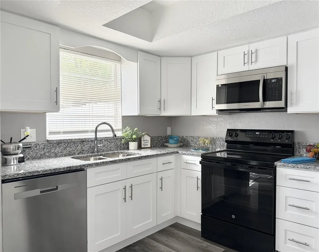 5229 Tennis Court Circle Tampa FL 33617