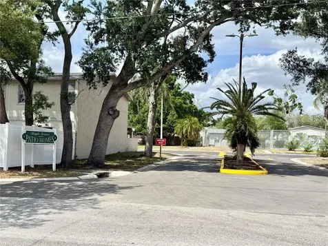 5229 Tennis Court Circle Tampa FL 33617