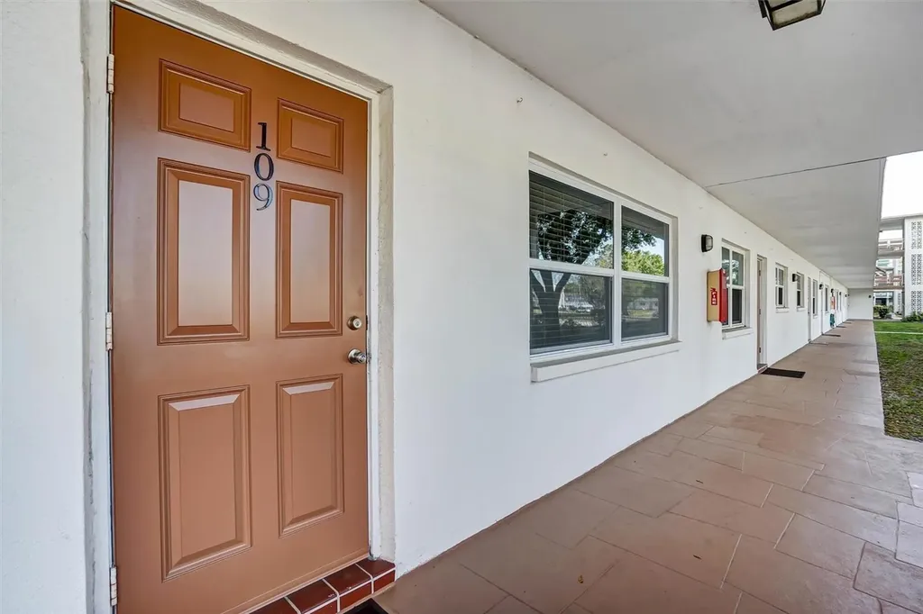 6015 19th Street N St Petersburg FL 33714
