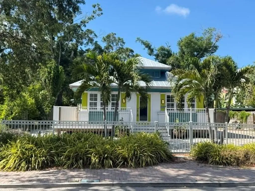 1207 13th Avenue W Bradenton FL 34205