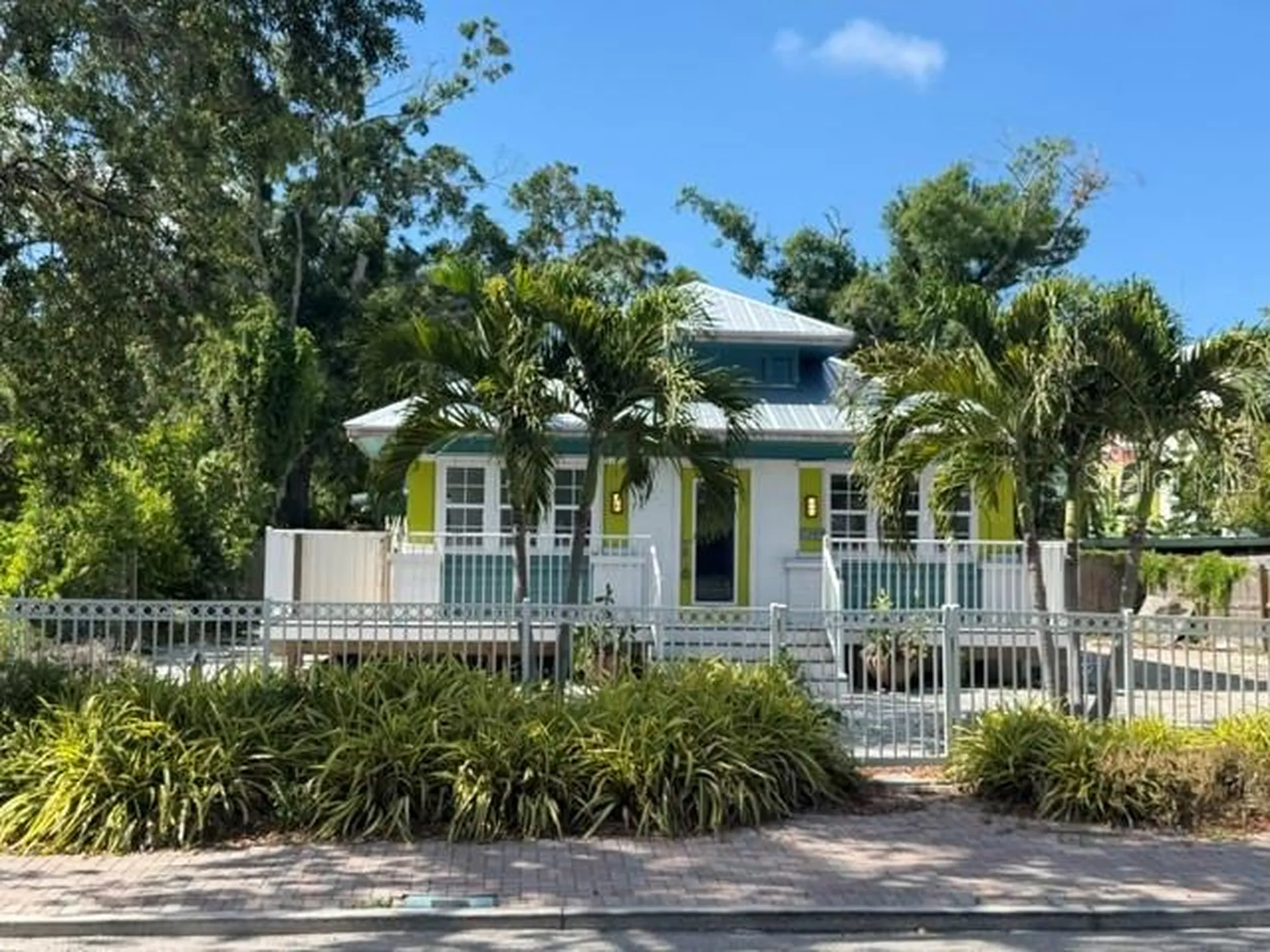 1207 13th Avenue W Bradenton FL 34205