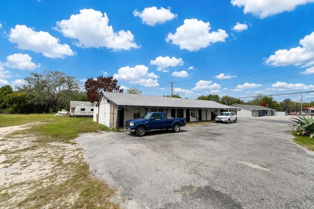 617 E Myers Boulevard Mascotte FL 34753