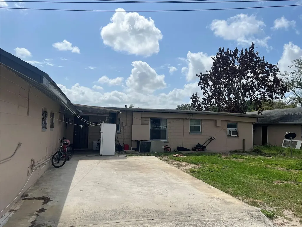 617 E Myers Boulevard Mascotte FL 34753