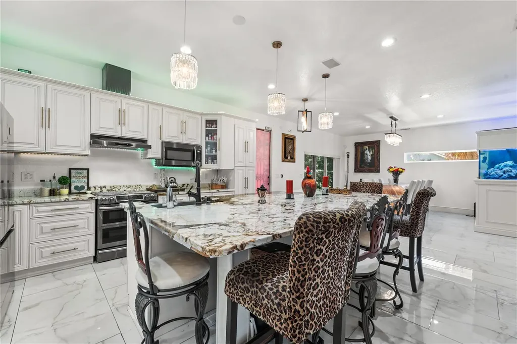 2520 Gomaz Way S St Petersburg FL 33712