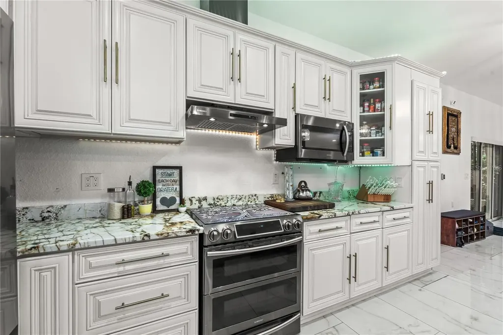 2520 Gomaz Way S St Petersburg FL 33712