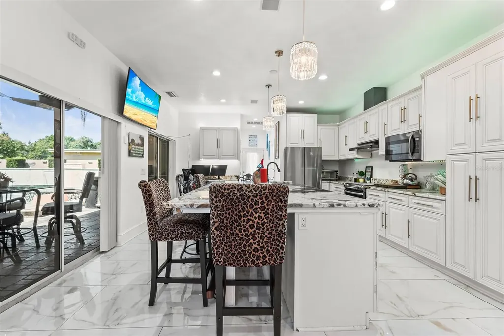 2520 Gomaz Way S St Petersburg FL 33712