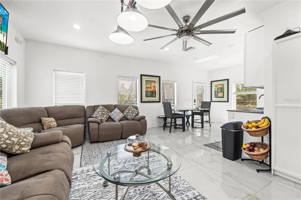 2520 Gomaz Way S St Petersburg FL 33712