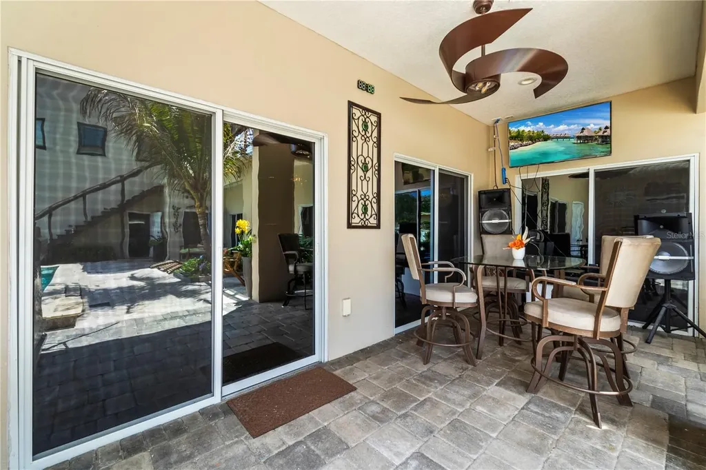 2520 Gomaz Way S St Petersburg FL 33712