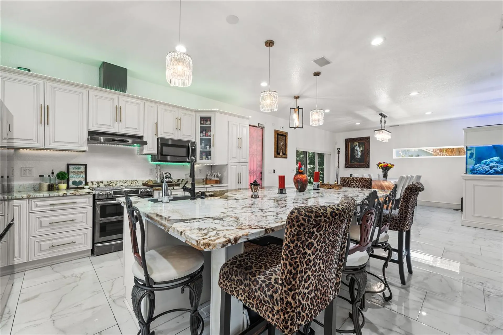 2520 Gomaz Way S St Petersburg FL 33712