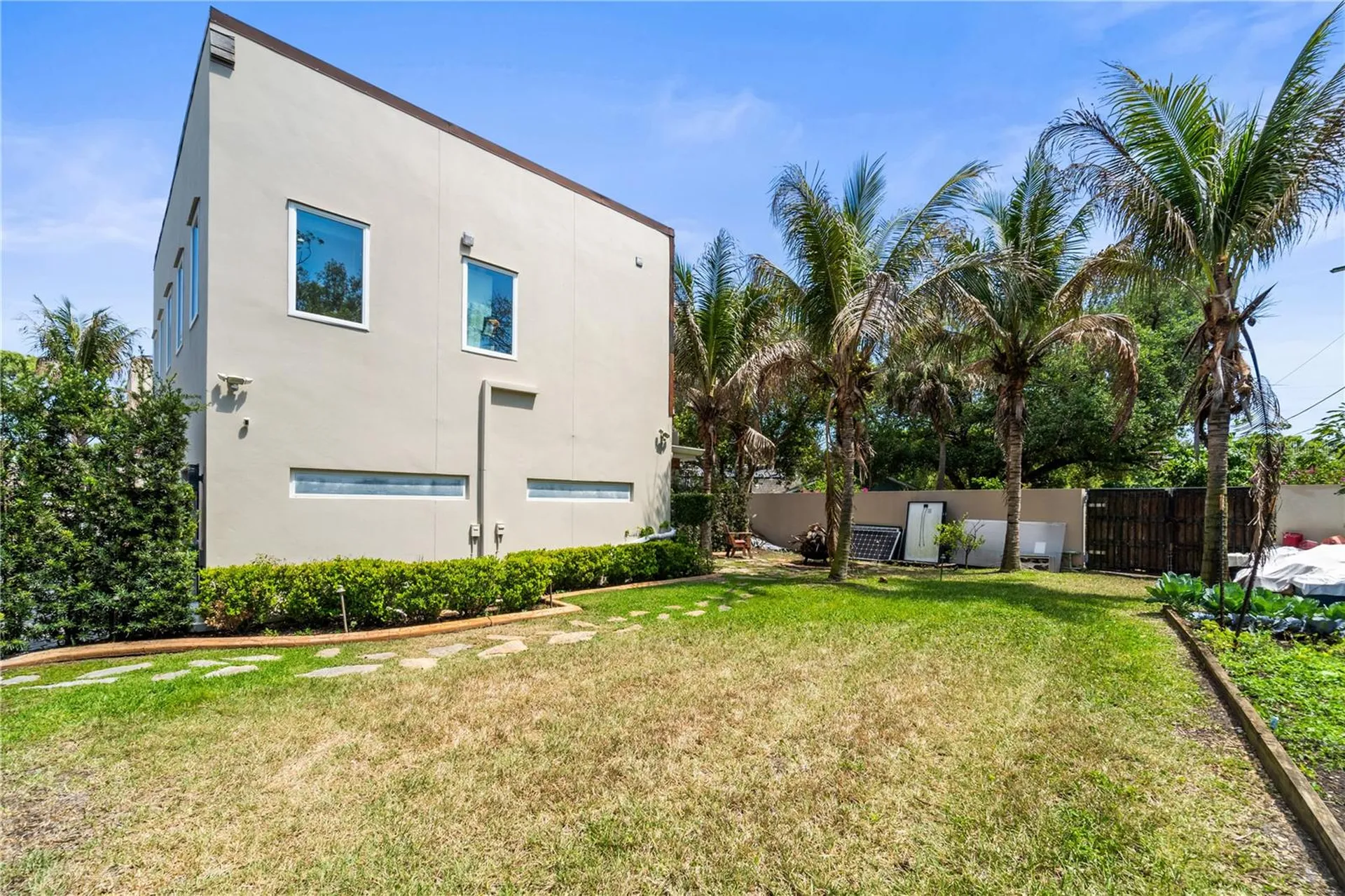 2520 Gomaz Way S St Petersburg FL 33712
