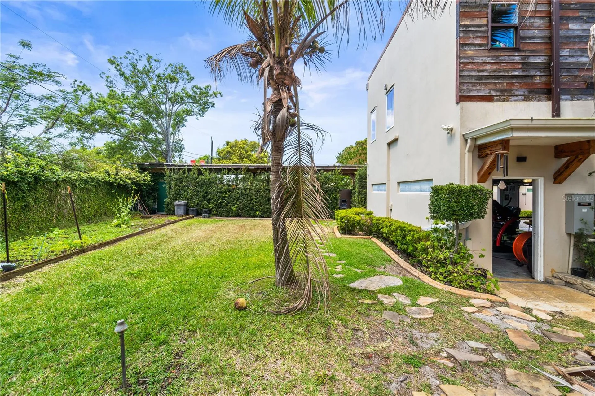 2520 Gomaz Way S St Petersburg FL 33712