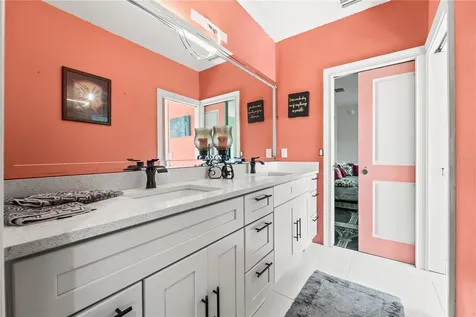 2520 Gomaz Way S St Petersburg FL 33712