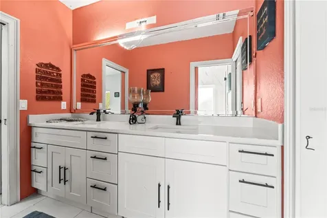2520 Gomaz Way S St Petersburg FL 33712