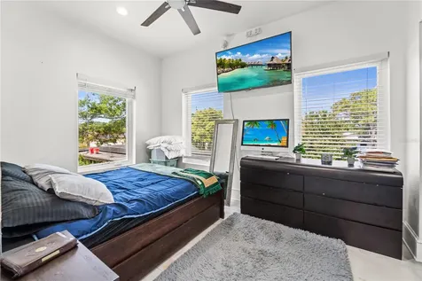 2520 Gomaz Way S St Petersburg FL 33712