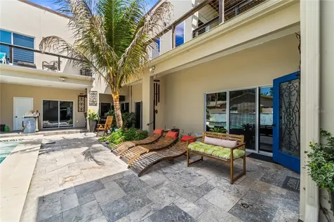 2520 Gomaz Way S St Petersburg FL 33712