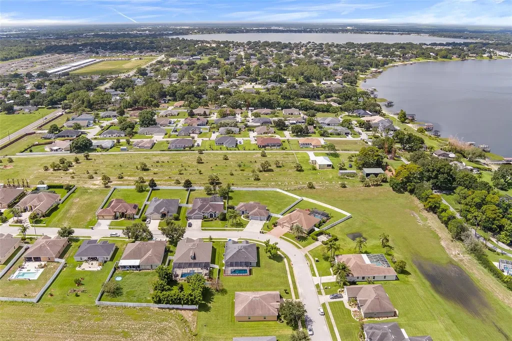 193 Lake Arietta Court Auburndale FL 33823