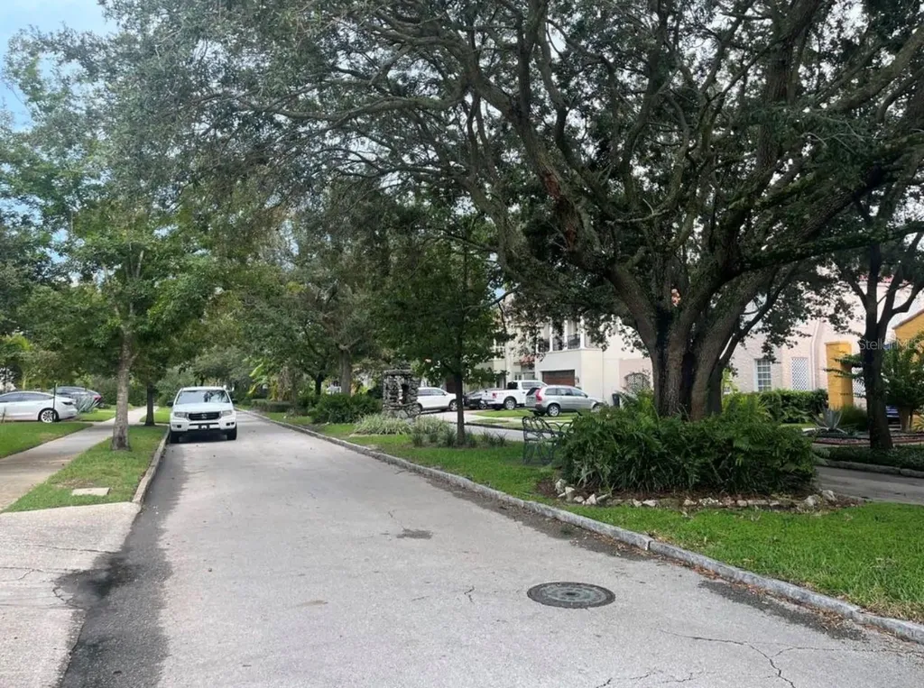 2317 W Bristol Avenue Tampa FL 33609
