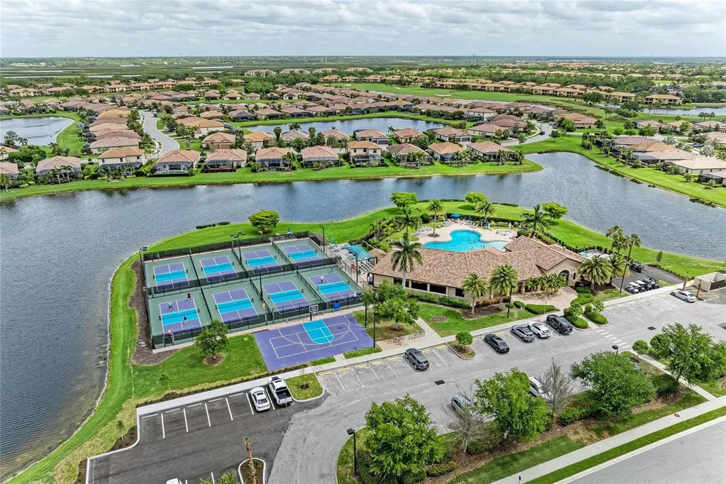 6810 Willowshire Way Bradenton FL 34212
