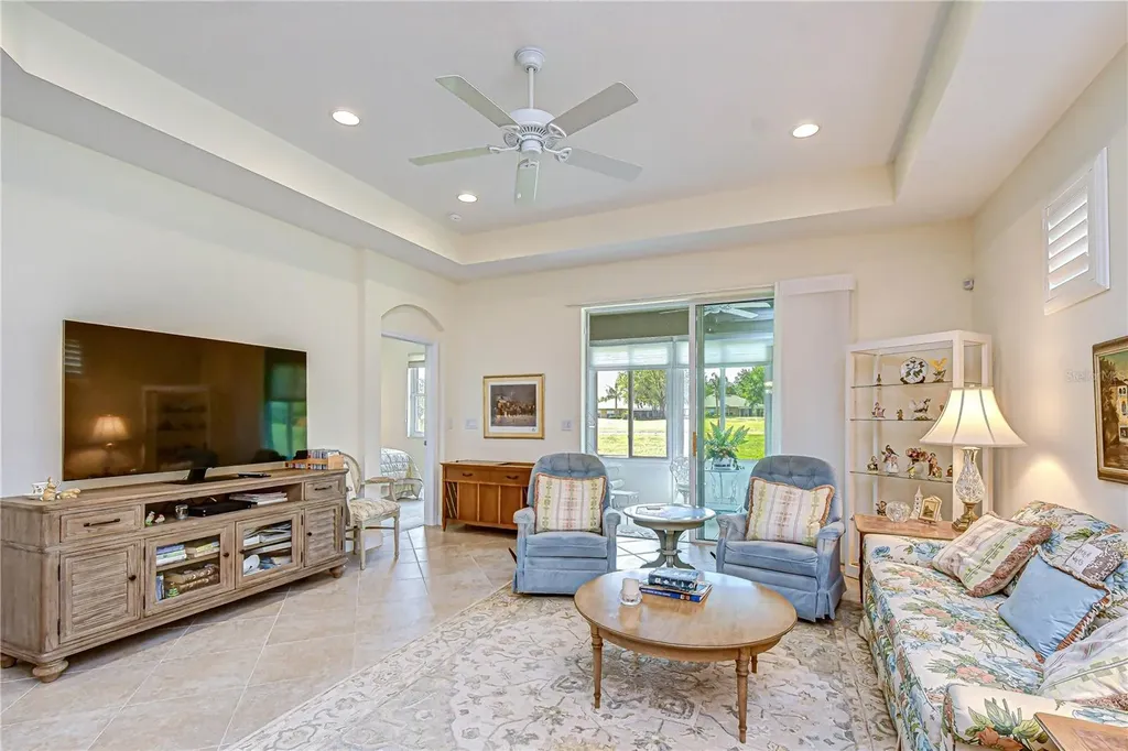 984 Pembroke Point Way Sun City Center FL 33573