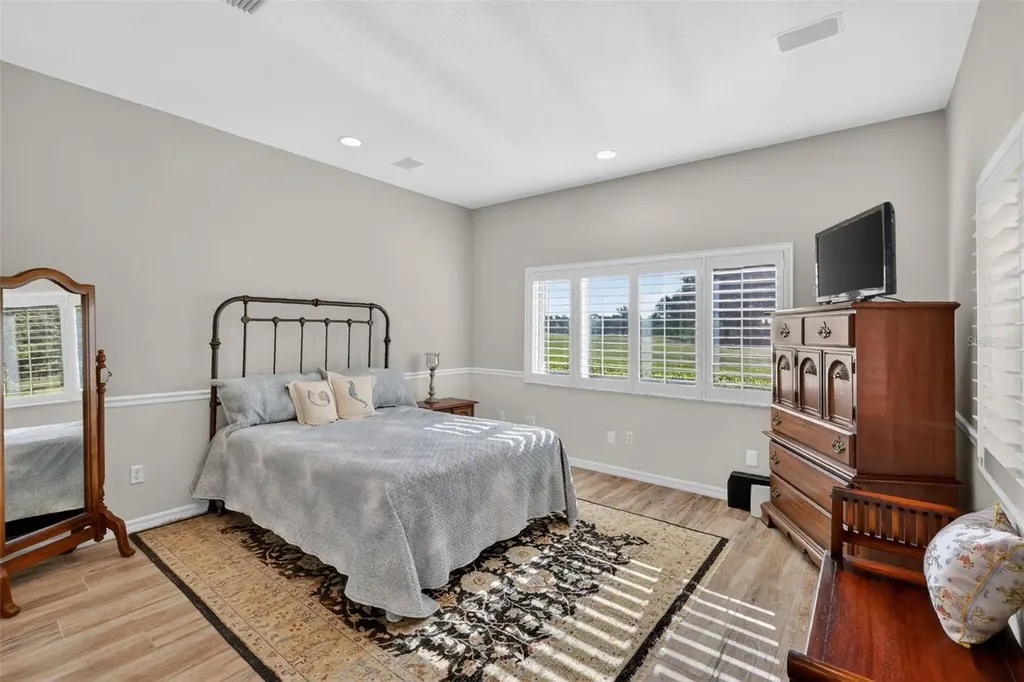 1880 Edgewater Drive Mount Dora FL 32757