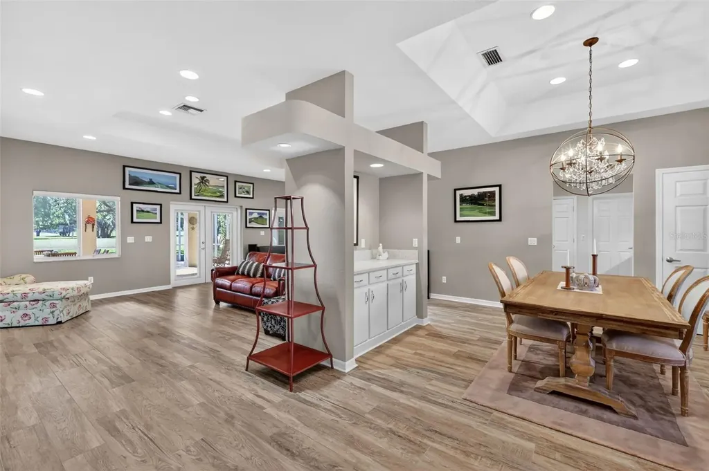 1880 Edgewater Drive Mount Dora FL 32757