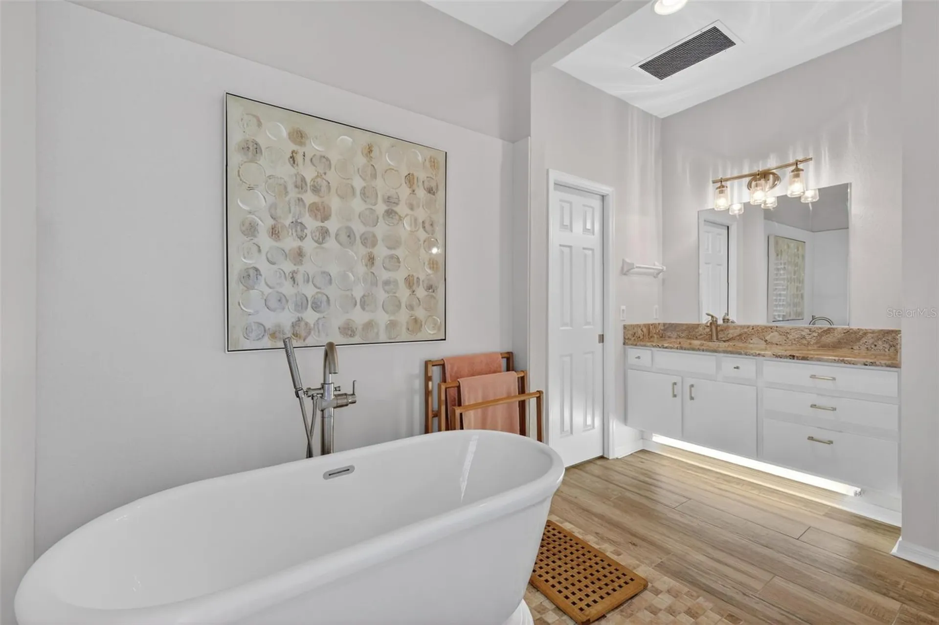 1880 Edgewater Drive Mount Dora FL 32757