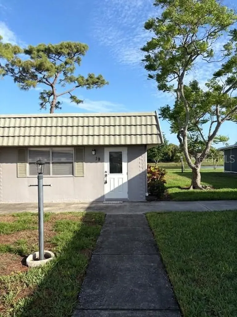 201 Kings Boulevard Sun City Center FL 33573