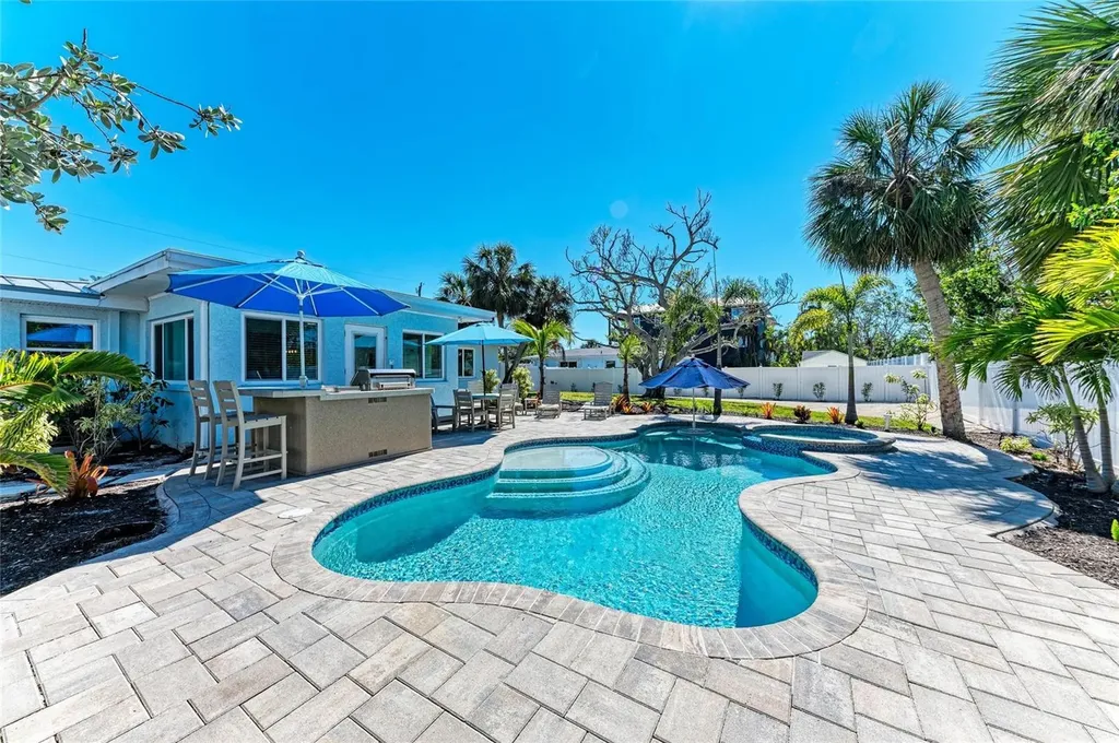 165 Crescent Drive Anna Maria FL 34216