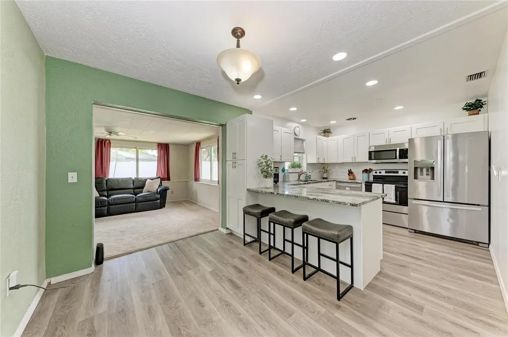 2811 33rd Avenue W Bradenton FL 34205