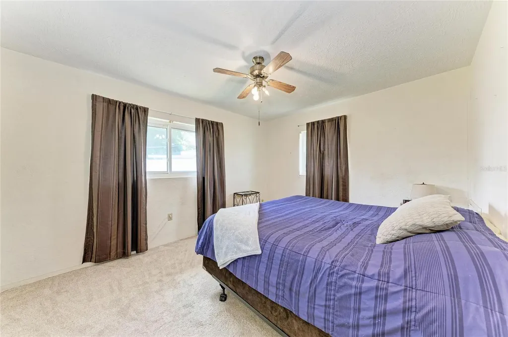 2811 33rd Avenue W Bradenton FL 34205