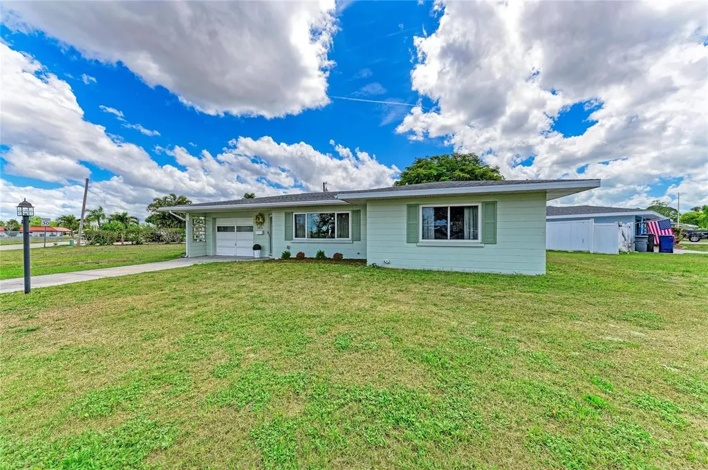 2811 33rd Avenue W Bradenton FL 34205