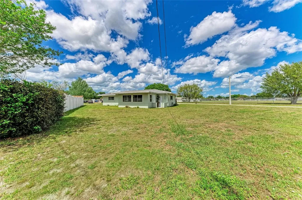 2811 33rd Avenue W Bradenton FL 34205