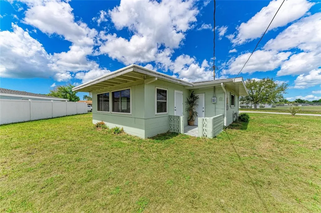 2811 33rd Avenue W Bradenton FL 34205