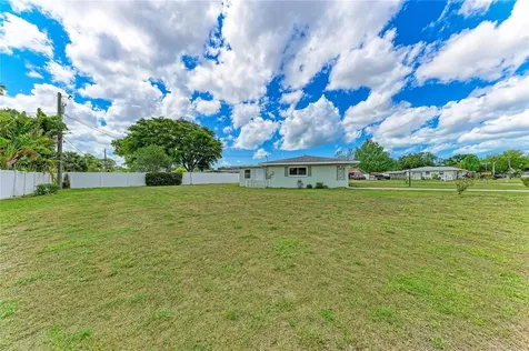 2811 33rd Avenue W Bradenton FL 34205