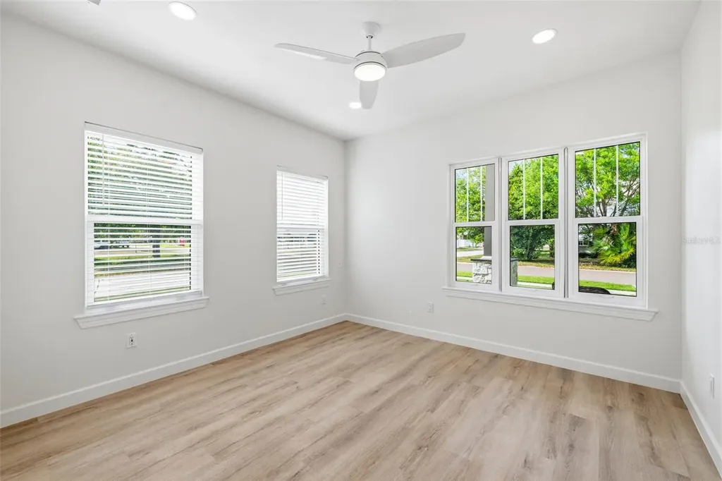 494 39th Avenue N St Petersburg FL 33704