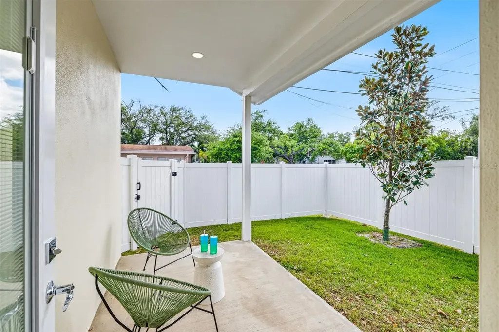 494 39th Avenue N St Petersburg FL 33704