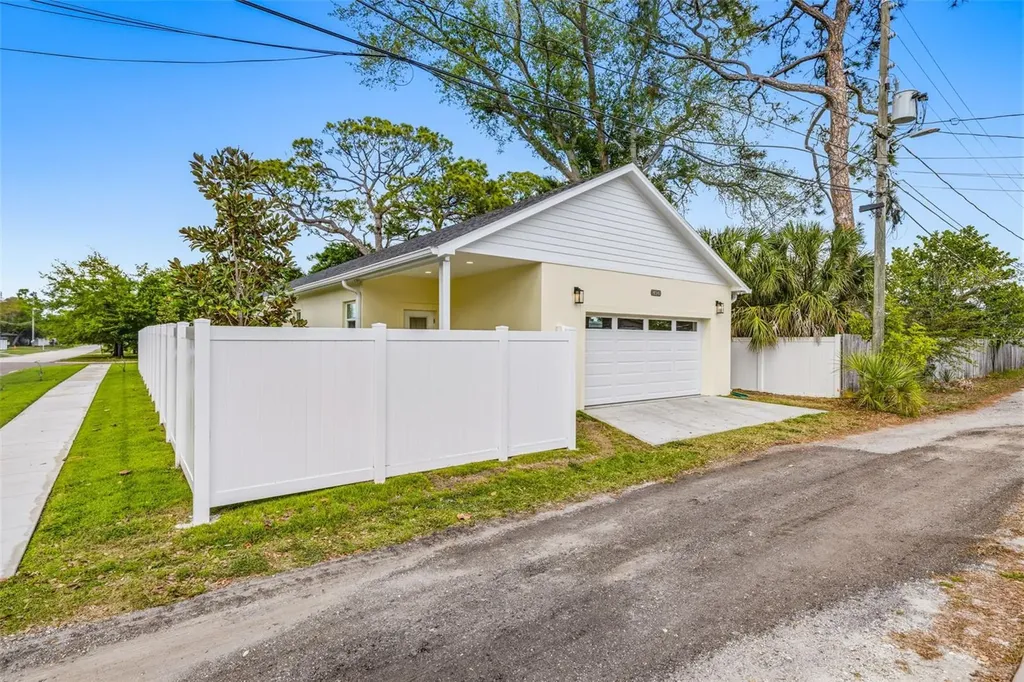494 39th Avenue N St Petersburg FL 33704
